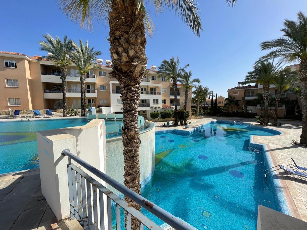 Iris Village Grand Apartment بافوس المظهر الخارجي الصورة