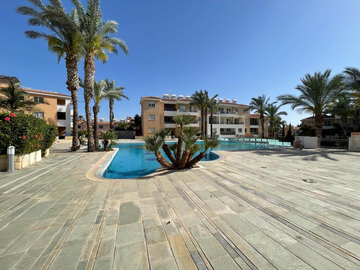 Iris Village Grand Apartment بافوس المظهر الخارجي الصورة