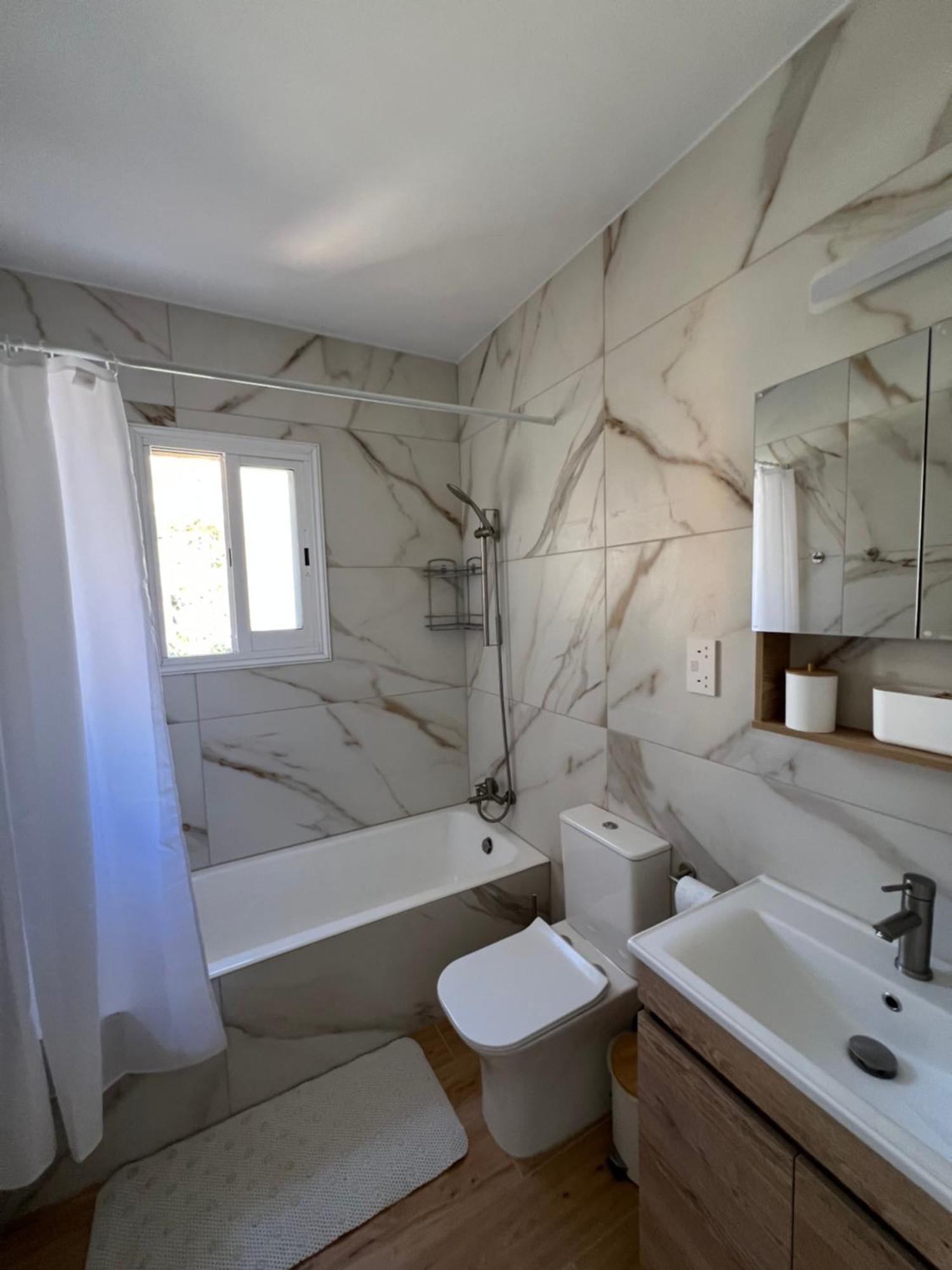 Iris Village Grand Apartment بافوس المظهر الخارجي الصورة